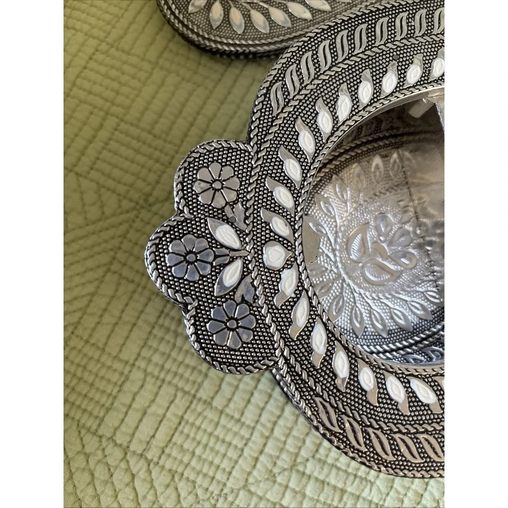 Vintage Silver Tone Paisley Trinket Jewelry Box Divided w/Lid Intricate 8.25